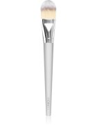 Clinique Foundation Brush štětec na make-up 1 ks
