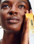 Clinique Sun UV Solutions Mattifying Sunscreen SPF 50 opalovací krém na obličej s matujícím efektem 40 ml