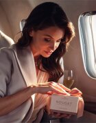 COCOSOLIS NOUGAT sametové tělové máslo pro rozjasnění a hydrataci se třpytkami 250 ml
