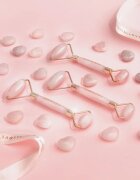 Crystallove Rose Quartz Selflove Set masážní váleček na obličej a masážní pomůcka