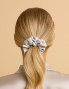 Crystallove Silk Scrunchie hedvábná gumička do vlasů Silver 1 ks