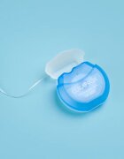 Curaprox DF 820 dentální páska s teflonovým povrchem 35 m