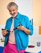 Curaprox Hydrosonic Black is White sonický elektrický zubní kartáček s bělicím účinkem 1 ks