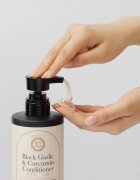 DAENG GI MEO RI Black Garlic & Curcumin Treatment pečující kondicionér pro hustotu vlasů a ochranu proti lámavosti 500 ml