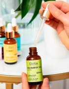 Delia Cosmetics Niacinamide 10% + zinc obnovující sérum na obličej krk a dekolt 30 ml