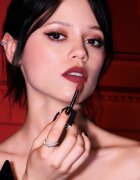 DIOR Rouge On Stage Ink Blur Matte Neobtiskující se tekutá rtěnka – Vyhlazující matný finiš odstín 558 Rosewood Star 6 ml