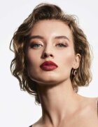 Dolce&Gabbana Gemstone Lipstick lesklá rtěnka odstín 420 Emerald Scarlet 3.5 g