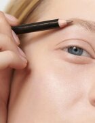 Dr. Hauschka Make-Up Eyebrow Definer tužka na obočí odstín 01 light brown 1.05 g