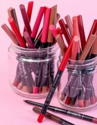 essence 8h Matte Comfort matná tužka na rty s ořezávátkem odstín 06 Cool Mauve 03 g
