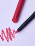 essence 8h Matte Comfort matná tužka na rty s ořezávátkem odstín 07 Classic Red 03 g