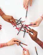 essence 8h Matte Comfort matná tužka na rty s ořezávátkem odstín 14 Because It's Iconic 03 g
