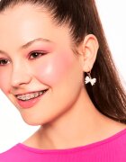 essence BABY GOT BLUSH tvářenka v tyčince odstín 50 cherry cherry baby 5.5 g