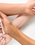 essence BABY GOT FRECKLES fix na pihy odstín Faux Real 1 ml