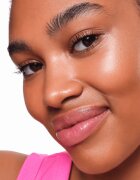 essence BABY GOT GLOW rozjasňující tyčinka pro zářivý lesk odstín 20 Rosy Glaze 5.5 g