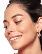 essence BABY GOT GLOW tekutý rozjasňovač odstín 30 Breezy Bronze 10 ml
