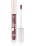 essence Blur Soufflé matná tekutá rtěnka odstín 03 Hot Offline 3.6 ml