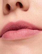 essence Blur Soufflé matná tekutá rtěnka odstín 06 Pillow Talking 3.6 ml