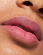 essence Blur Soufflé matná tekutá rtěnka odstín 06 Pillow Talking 3.6 ml