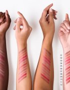 essence Blur Soufflé matná tekutá rtěnka odstín 09 Ghost Typing 3.6 ml