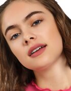 essence Blur Soufflé matná tekutá rtěnka odstín 09 Ghost Typing 3.6 ml