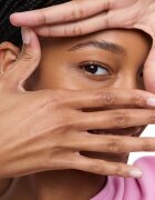essence Brow Lift & Freeze transparentní gel na obočí odstín 04 Dark Brown 7 ml