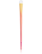 essence BRUSH IT LIKE IT'S ART eyeshadow brush štětec na oční stíny 01 Throwing A Little Color 1 ks