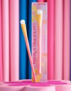 essence BRUSH IT LIKE IT'S ART eyeshadow brush štětec na oční stíny 01 Throwing A Little Color 1 ks