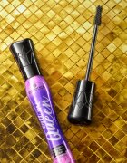essence call me QUEEN řasenka pro efekt umělých řas odstín Black 115 ml