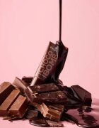 essence Choco Bomb třpytivý lesk na rty 10 ml