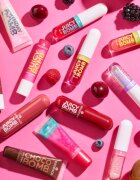essence Choco Bomb třpytivý lesk na rty 10 ml