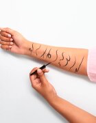 essence Dip Eyeliner voděodolná oční linka 3 ml
