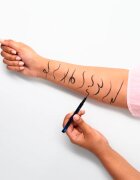 essence Eyeliner Pen voděodolná oční linka odstín 01 Black 1 ml
