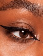 essence Eyeliner Pen voděodolná oční linka odstín 01 Black 1 ml