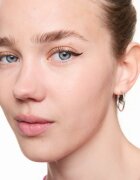 essence Flick it! precizní voděodolná linka na oči odstín 01 Black 0.5 ml