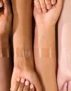 essence glow like HONEY rozjasňující podkladová báze s gelovou texturou 30 ml