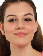 essence GLOWcerin balzám na rty s glycerinem odstín Glow Me Maybe 12 g