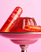 essence HEART CORE tónovací balzám na rty s leskem odstín 01 Cha-Cha Cherry 3 g