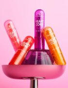essence HEART CORE tónovací balzám na rty s leskem odstín 01 Cha-Cha Cherry 3 g