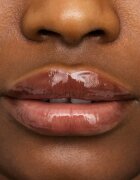 essence Hydra Kiss hydratační olej na rty odstín 08 Mocha Glow 4 ml