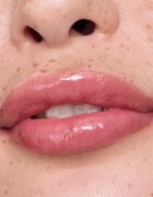 essence Hydra Kiss hydratační olej na rty odstín 13 Rusty Rose 4 ml