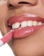 essence Hydra Kiss hydratační olej na rty odstín 13 Rusty Rose 4 ml