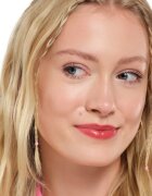 essence Juicy Bomb lesk na rty se zvětšujícím efektem odstín 05 Soft Apricot 2.6 ml