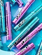 essence Lash Like a Boss řasenka pro objem délku a oddělení řas odstín Ultra Black 95 ml