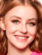 essence LASHES TO IMPRESS umělé řasy s lepidlem 8 ks