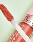 essence Matte tekuté oční stíny odstín 03 Peach Pop 3 ml
