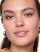 essence milky GLAZED hydratační podkladová báze pod make-up s rozjasňujícím efektem 50 ml