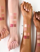 essence Radiant Light paletka rozjasňovačů a tvářenek odstín Glow Icon 11 g