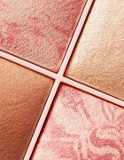 essence Radiant Light paletka rozjasňovačů a tvářenek odstín Glow Icon 11 g