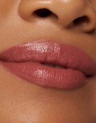 essence satin GLOW krémová rtěnka se saténovým finišem odstín 01 Whole Latte Love 3.5 g