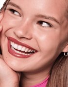 essence satin GLOW krémová rtěnka se saténovým finišem odstín 05 Chai There! 3.5 g